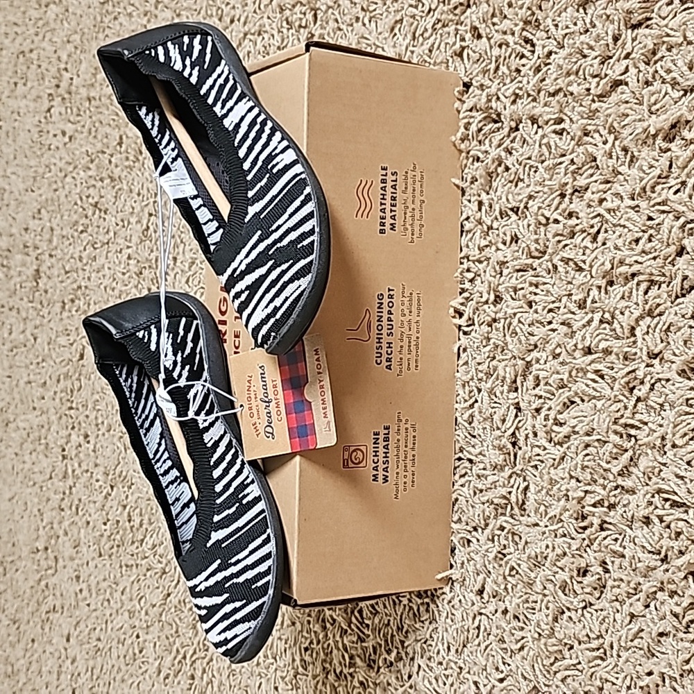 NEW in Box Dearfoams Comfort Misty Ballet Flat Black & White Washable 6 Foam - Picture 2 of 8